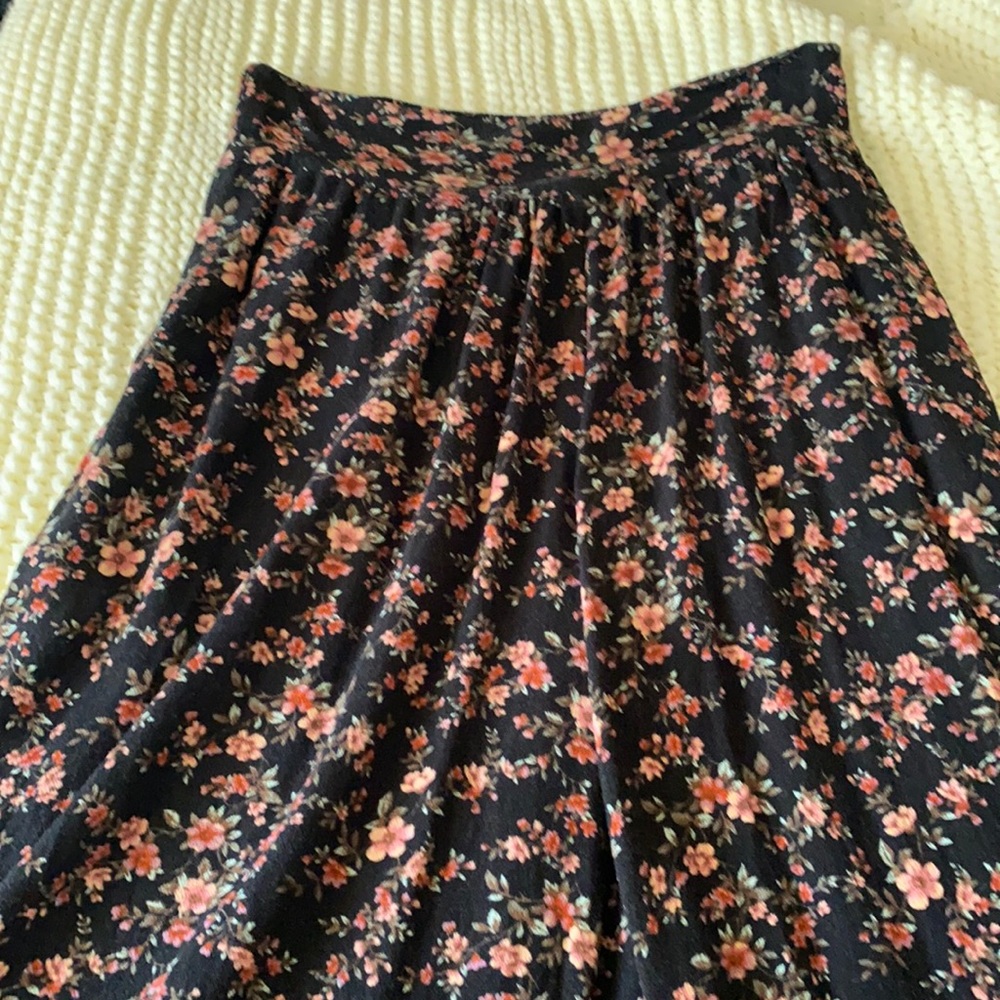 High waisted, wide-legged pants